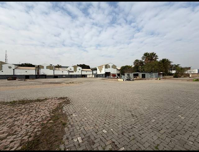8,000M² INDUSTRIAL YARD TO LET IN COMMERCIA